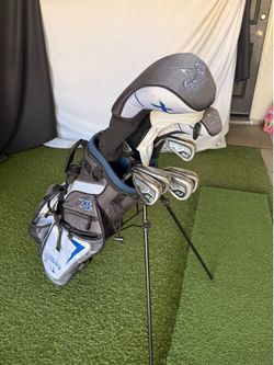 Left-handed kids 10-12 Calloway Golf Clubs Set