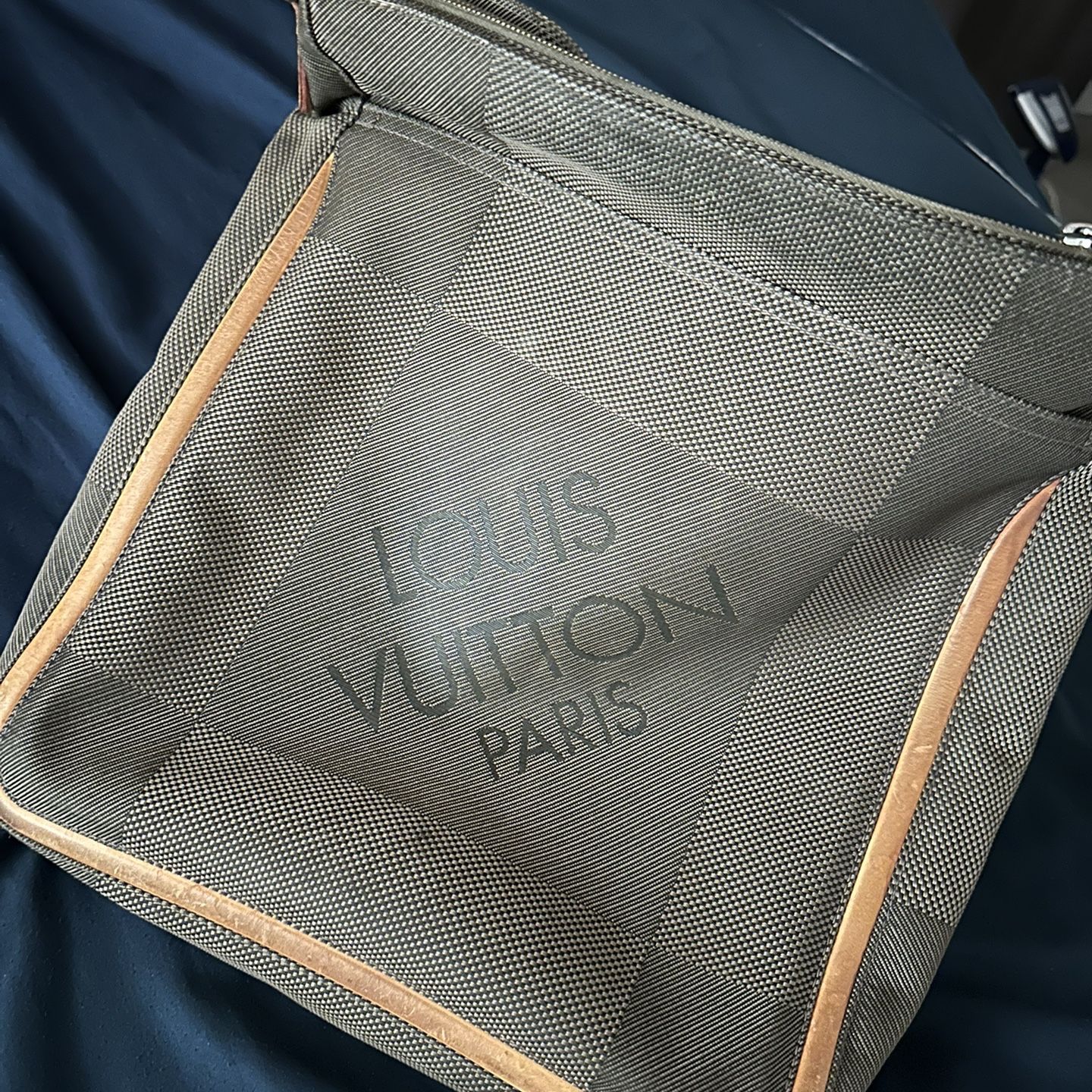 Louis Vuitton Damier Geant Messenger Bag