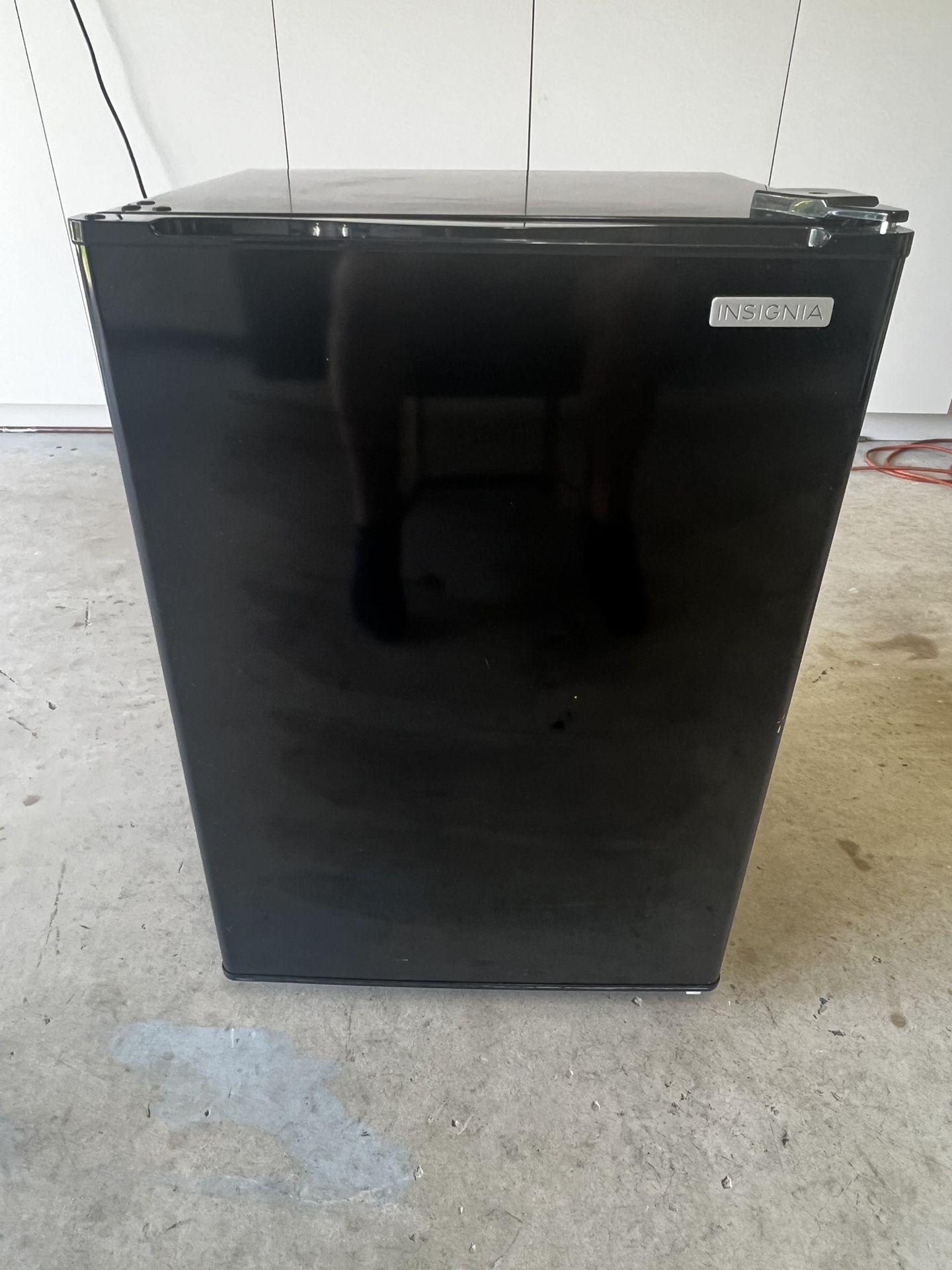 Compact Refrigerator With Freezer 