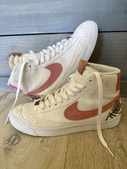 Women’s Nike Blazer Mid’ 77  Sz 8.5