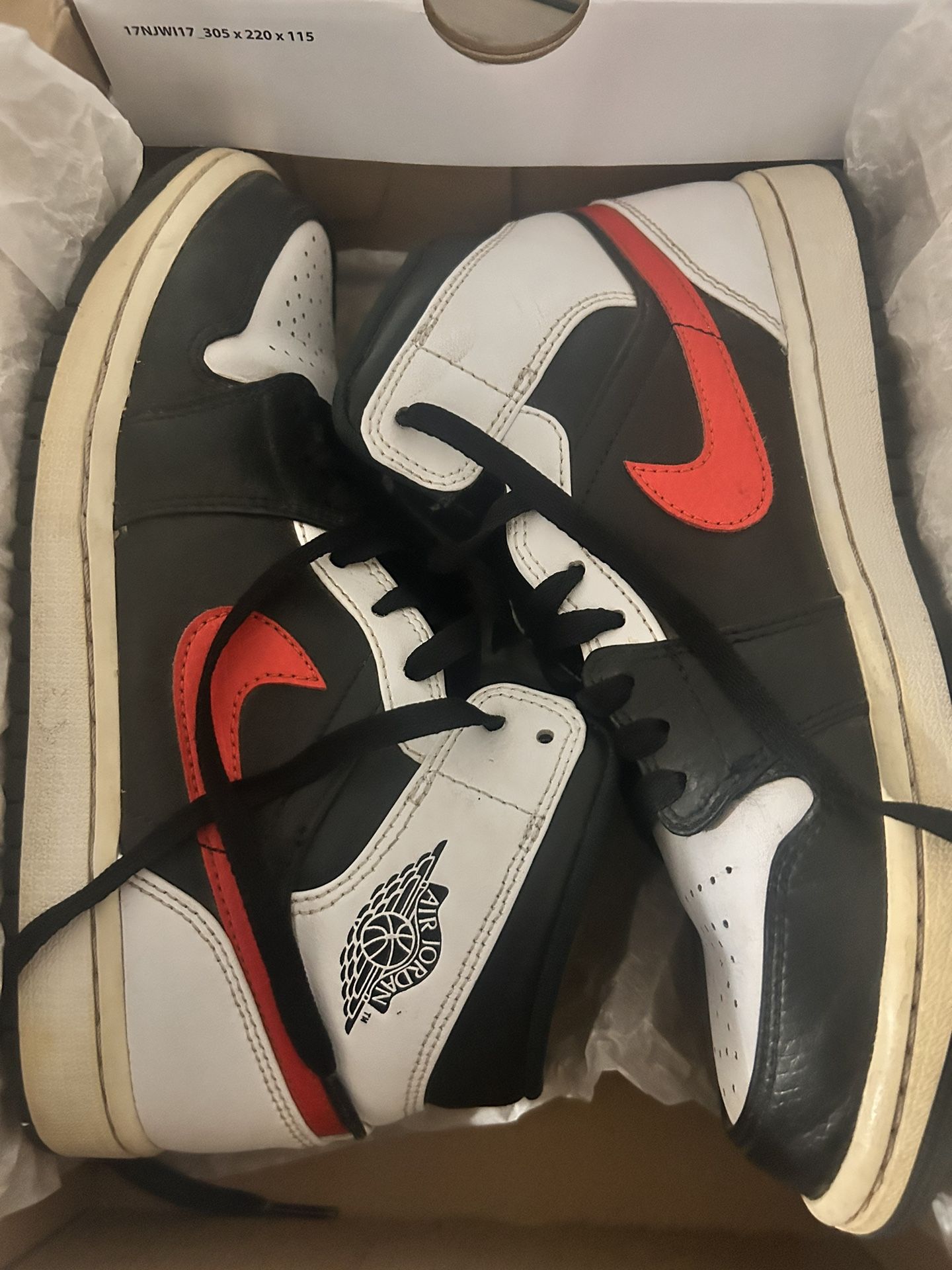 Air Jordan 1 Mid “Chile Red” Size 8 Men