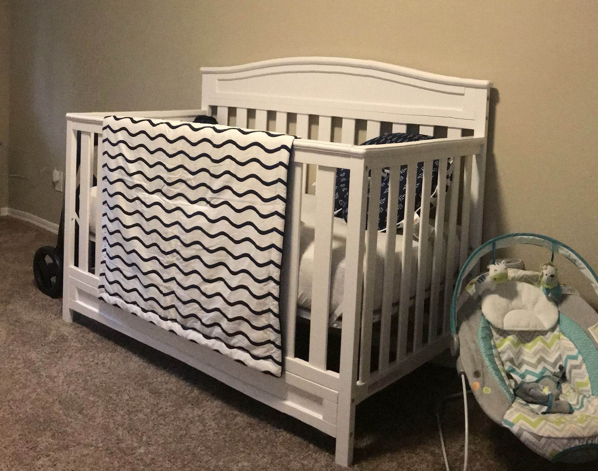 Convertible Crib, Mattress, & Sheets
