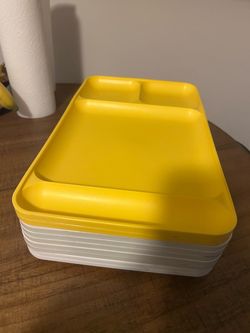 Lot of 9 vintage Tupperware food trays 3 colors