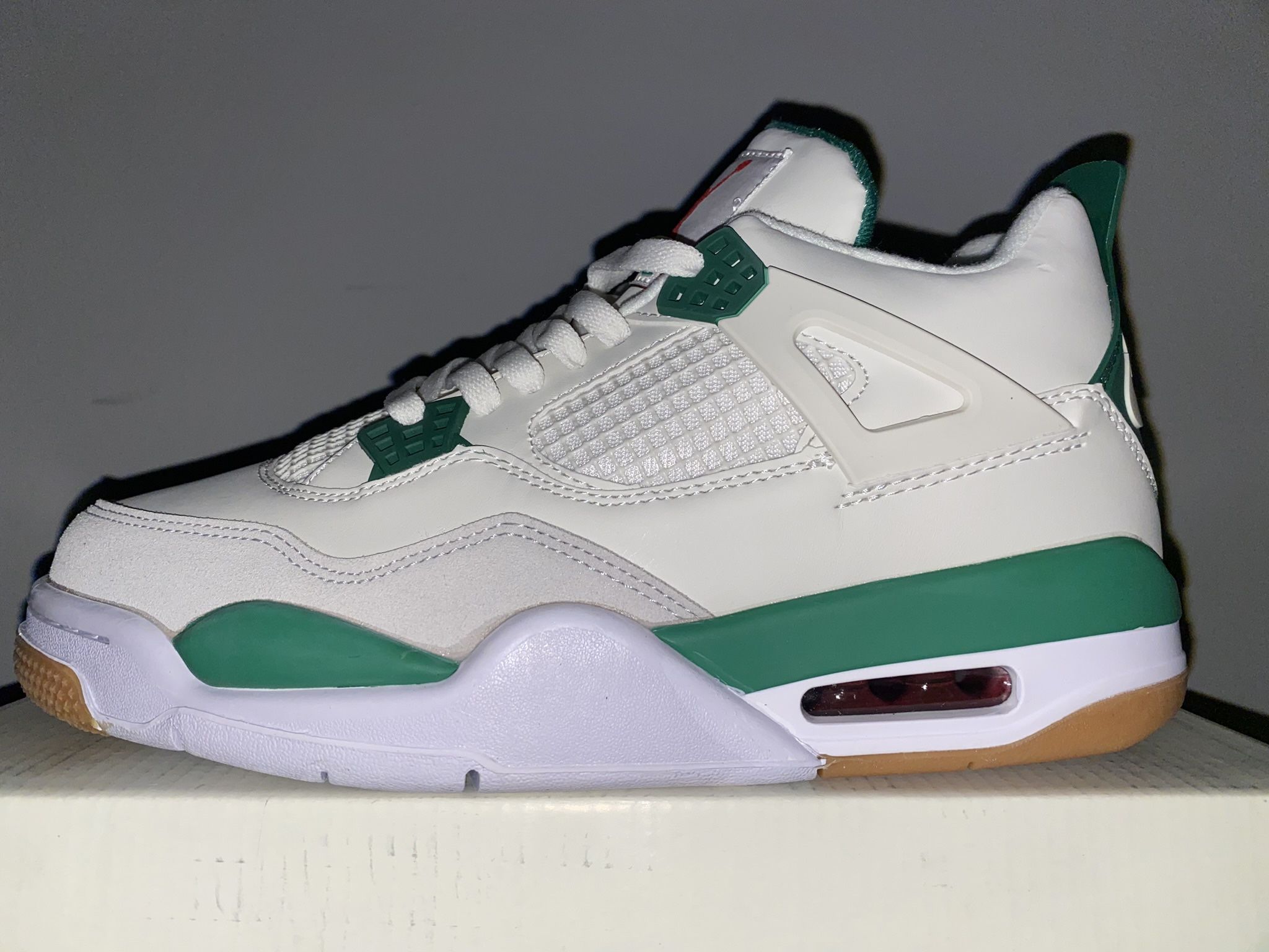 Air Jordan 4 SB
