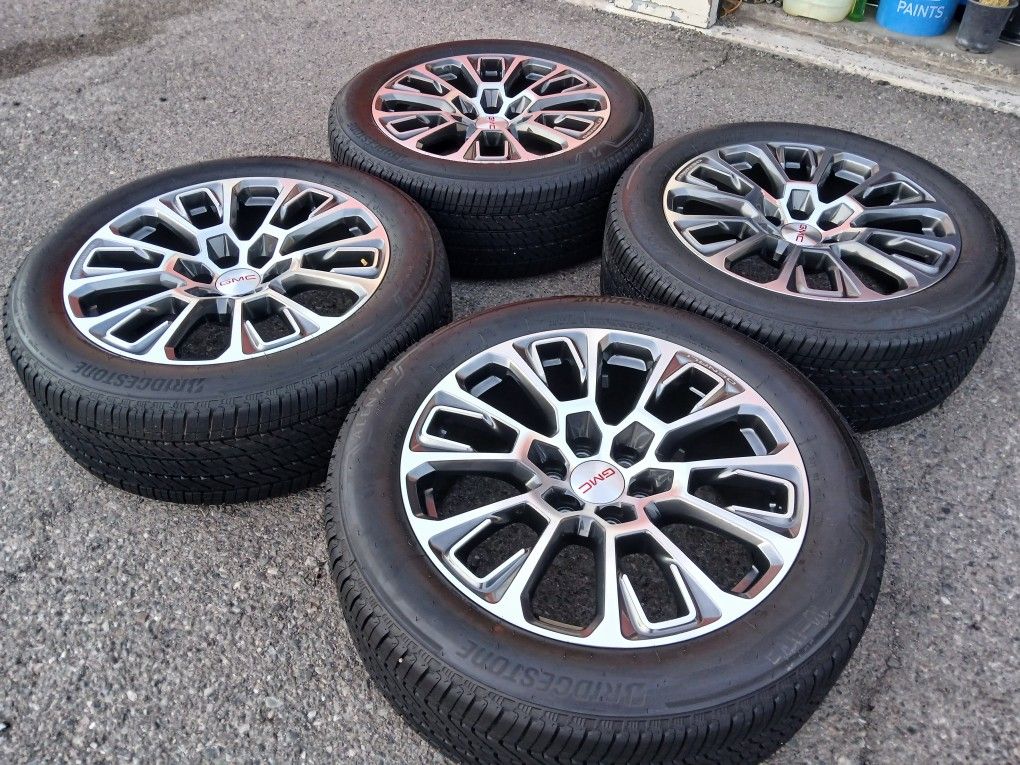 2025 NEW OEM ORIGINAL TAKEOFFS GMC YUKON DENALI 22 INCH TIRES BRIDGESTONE NEW 100 % DOT 1525 $ 2350