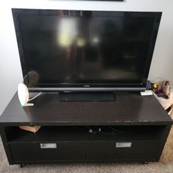 A 42 Inch VIZIO Tv