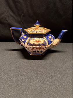 Arthur Wood Imari-style Hexagonal Teapot