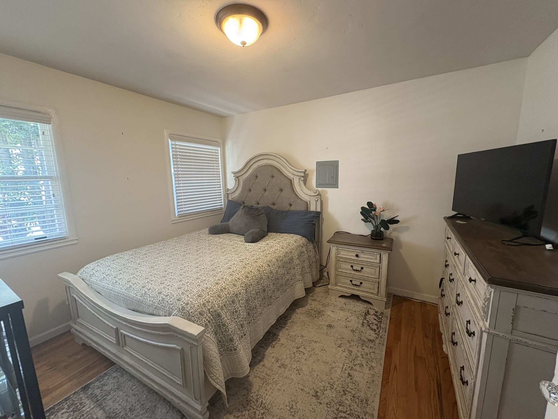 Queen Bedroom Set