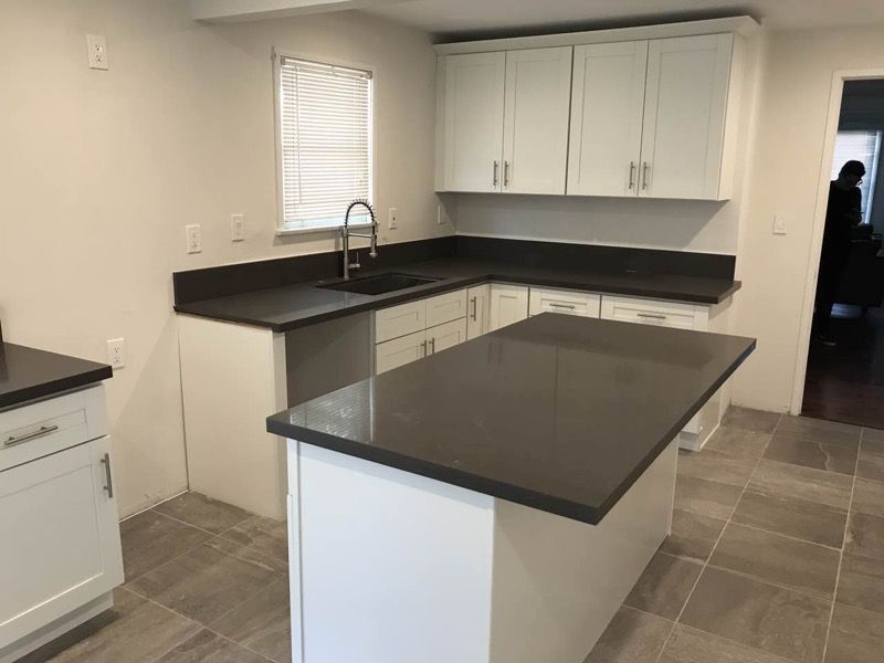Kitchen Solid Wood Cabinetry Quartz Counter Tops Warehouse