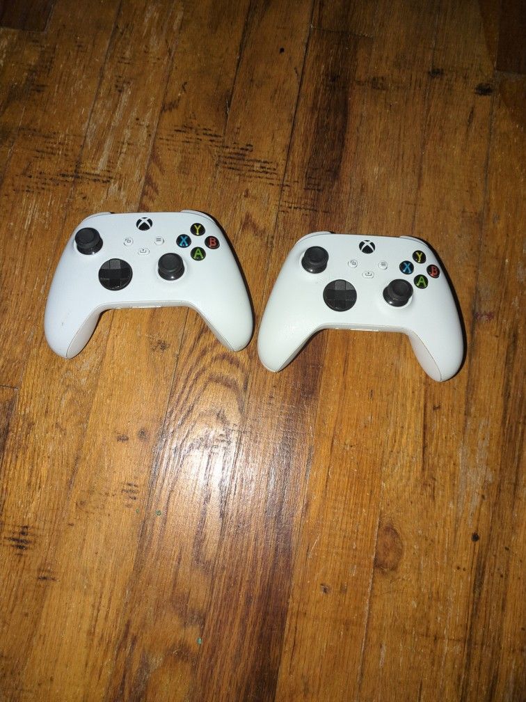 Xbox Controllers (Only works wired)