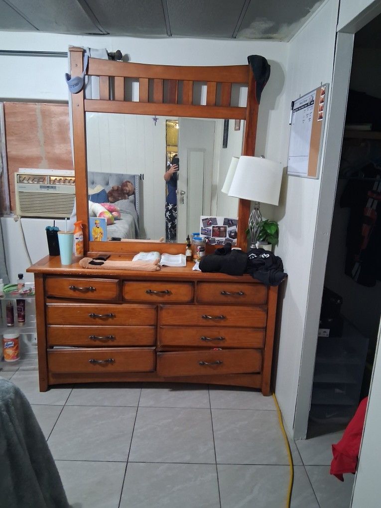 Dresser