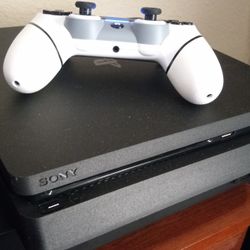 Sony PlayStation 4 Slim 1TB w/controller & Game