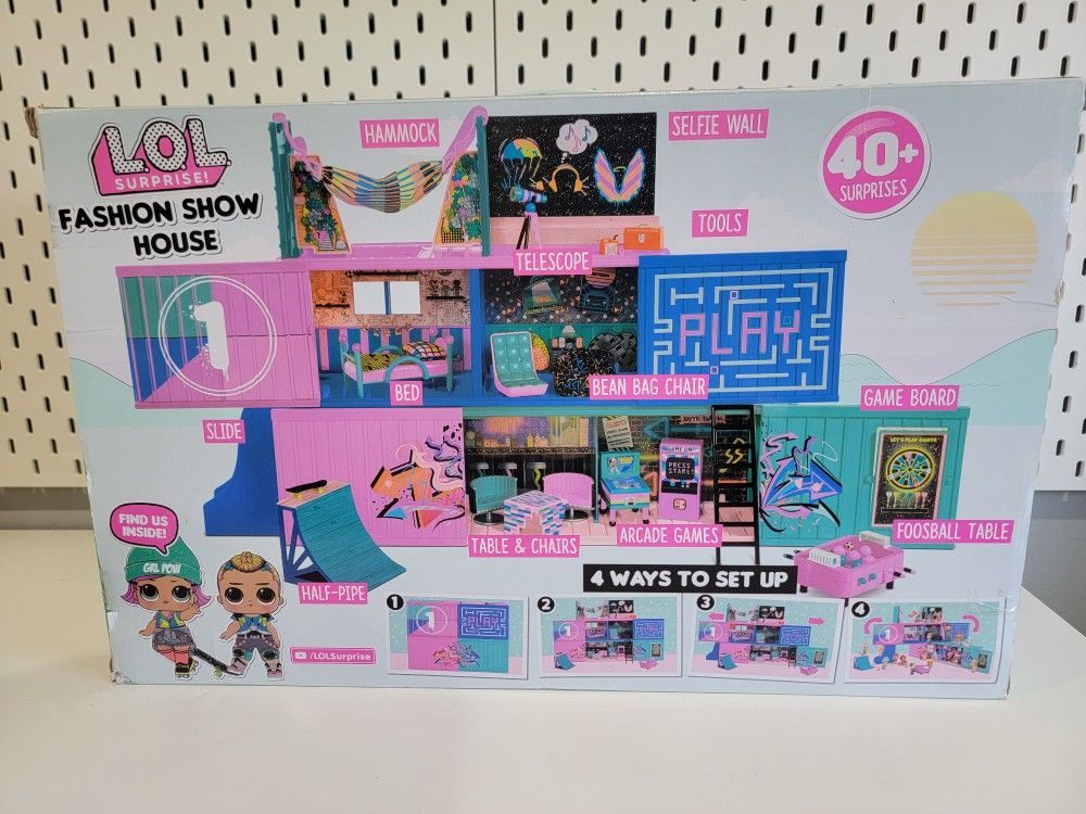 Brand New! LOL Fashion Show Dollhouse (Discontinued)