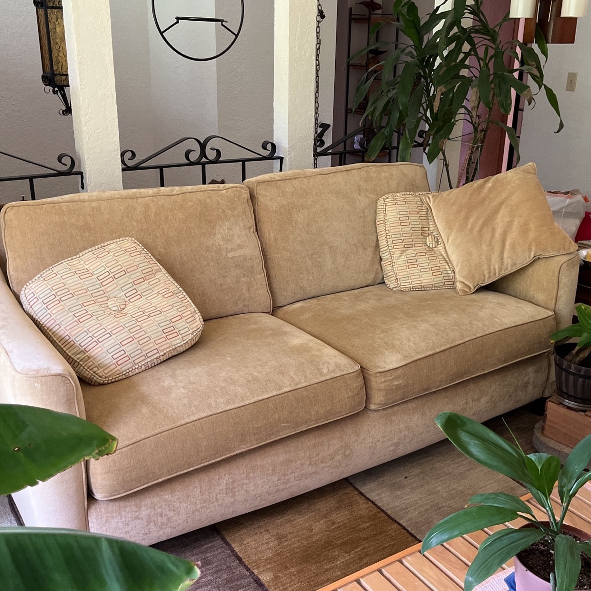 3 Piece Couch Set With Table