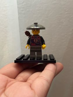 Vintage Dragon Fortress Guard Mini-figure
