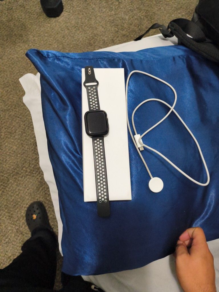 Apple Watch Series 9 45mm Starlight 