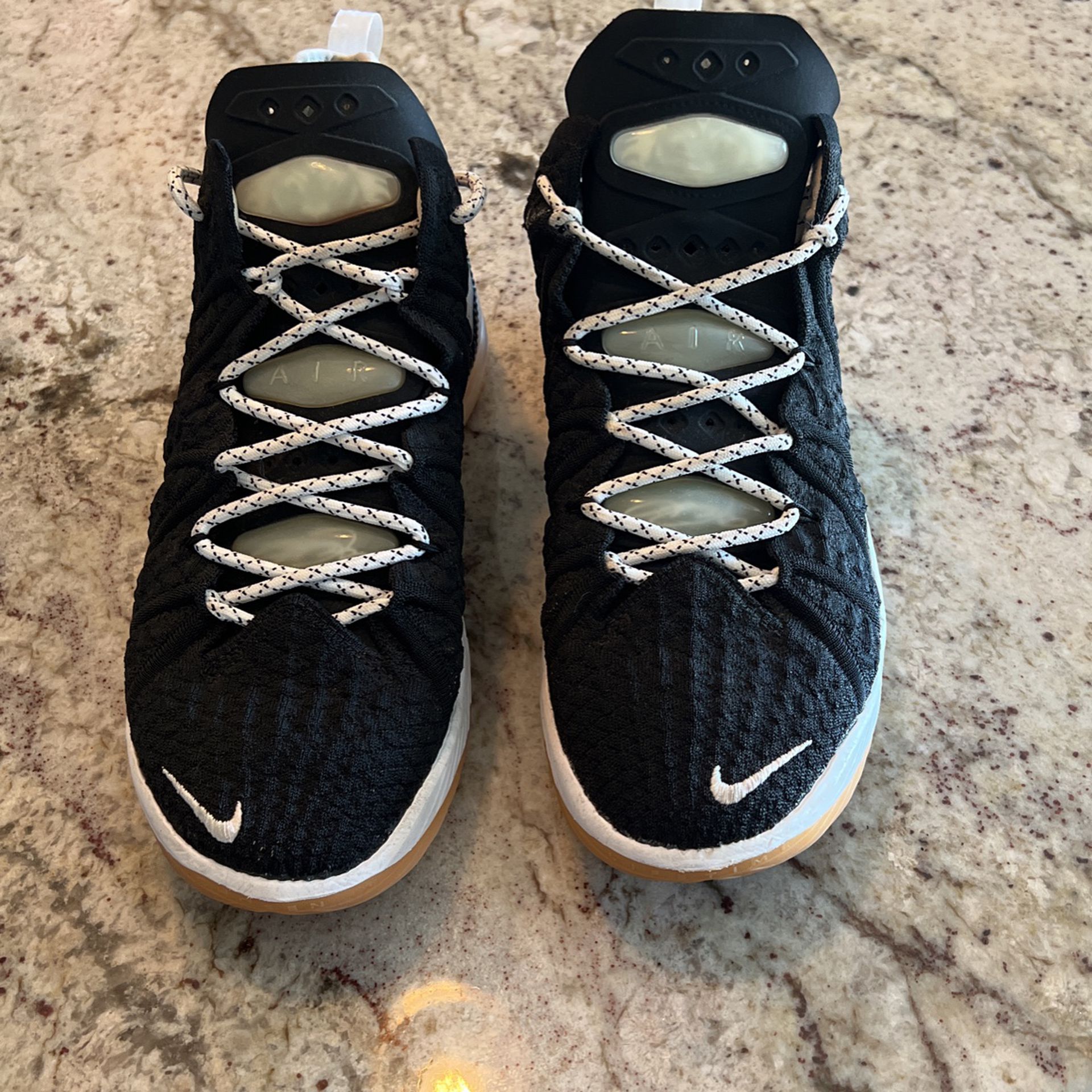 Nike LeBron 18 'Black White Gum
