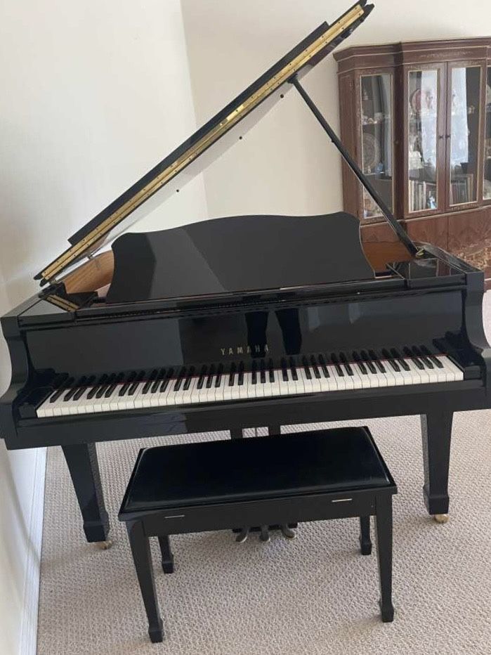 Yamaha Baby Grand Piano C1