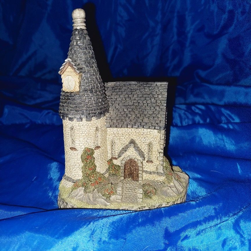 David Winter Miniature Cottages Collection – The Chapel