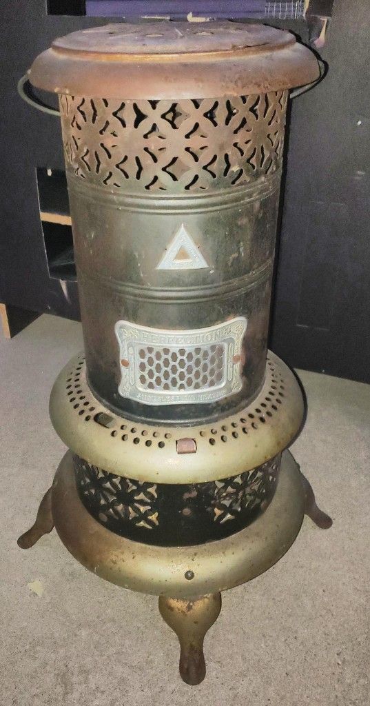 Vintage Perfection Oil Heater With Wicks Working