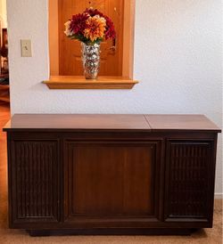 Vintage Mid-Century GE Stereo Console Credenza with Manual (William Tell Woodcrafters) Showstopper