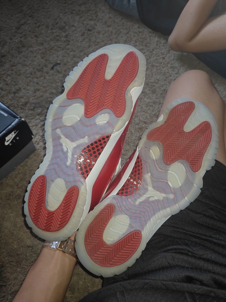 Cherry red 11 Retro  & Accessories