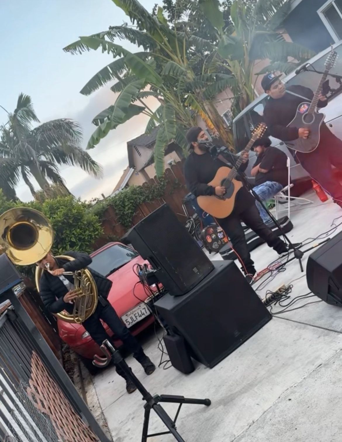 Grupo Con Tuba $380 La Hr Sábado Y Domingo