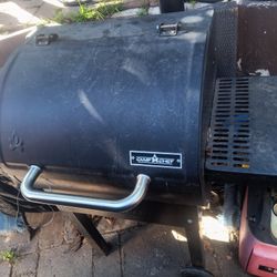 Smoker Trabajando Bien Marca.  Camp Cheft  Tiene Nuevo El Deflector Y Lo Vendo Porque Ya No Lo Uso