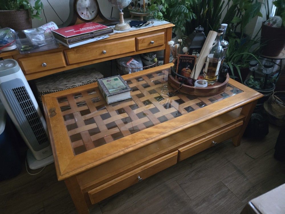 4 PC. Living Rm Table Set.