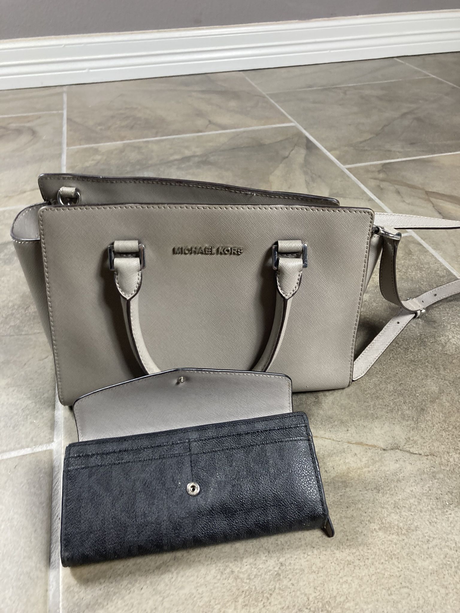 Michael Kors Purse + Matching Wallet – Excellent Condition