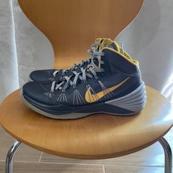 Nike Basketball Shoes Size 10.5