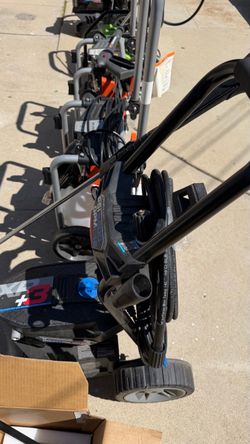Pressure Washers total (7) - Greenworks, Karcher, Husqvarna 2 work 1 new 4 need fix