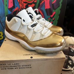 Air Jordan 11 Retro Low // Closing Ceremony Gold - 10M