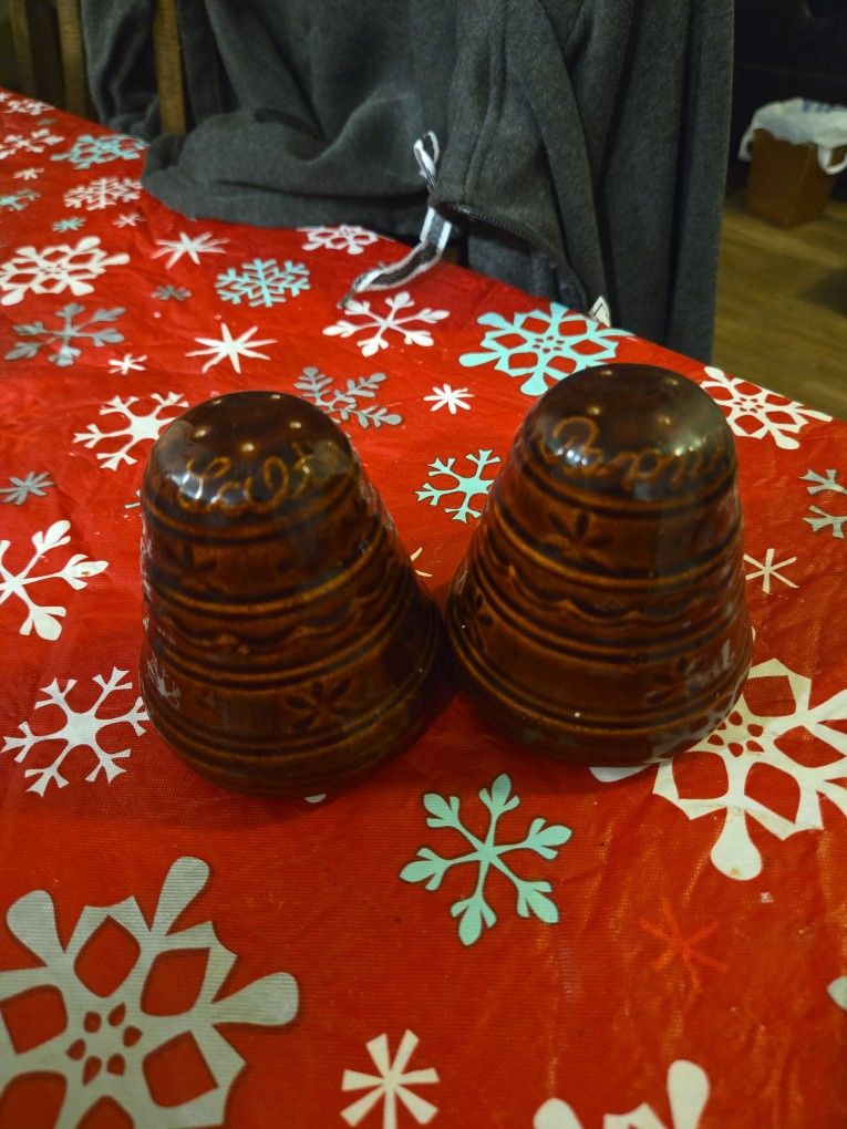 salt & pepper Shakers $5