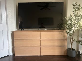 IKEA Dresser 6 drawers - includes glass surface