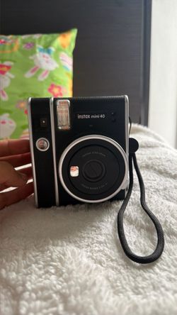 Fujifilm Instax Mini 40 Instant Camera