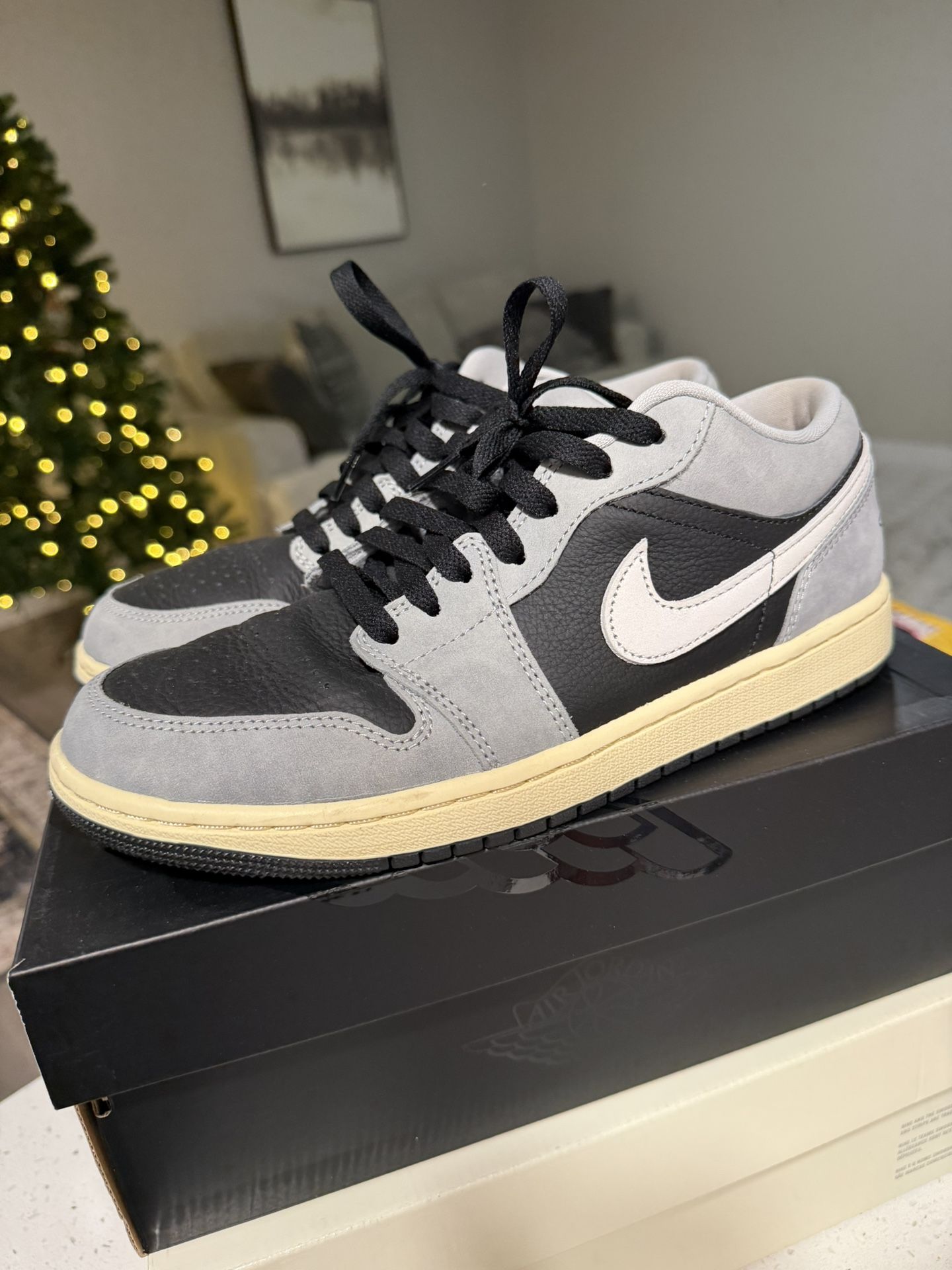 Jordan Air Jordan 1 Low SE Light Smoke Grey/Black/Sail Size 8 Men