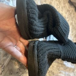 Black uggs Size 8 Lightly Used 
