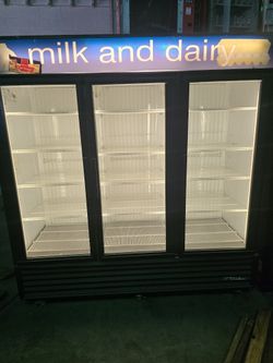 True Comercial Triple Door Refrigerator 100.00  Reach In Cooler
