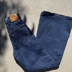 Levi’s Ribcage Bell “Premium”