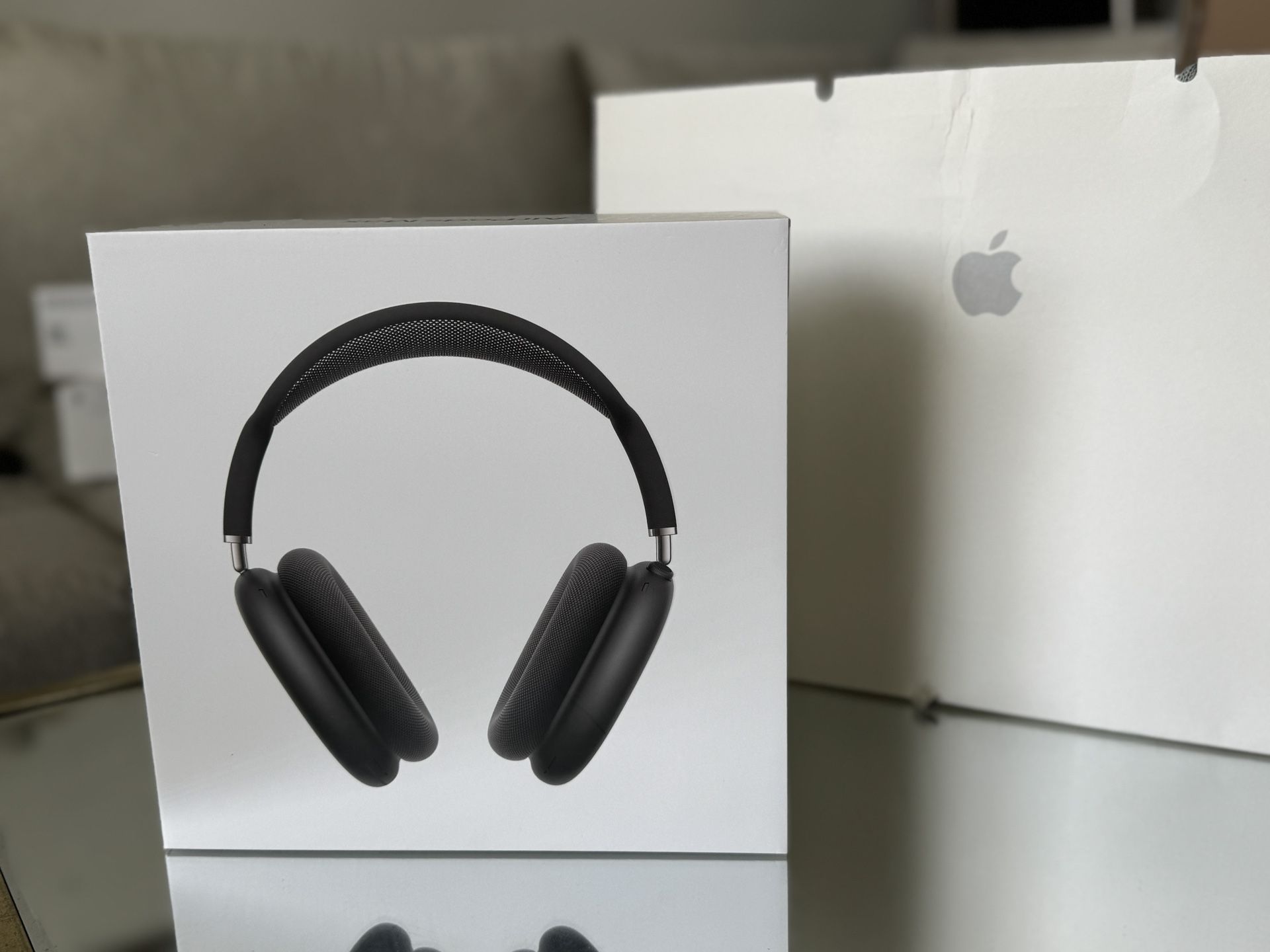 Brand new AirPods Max (SHIPPING AVAILABLE)