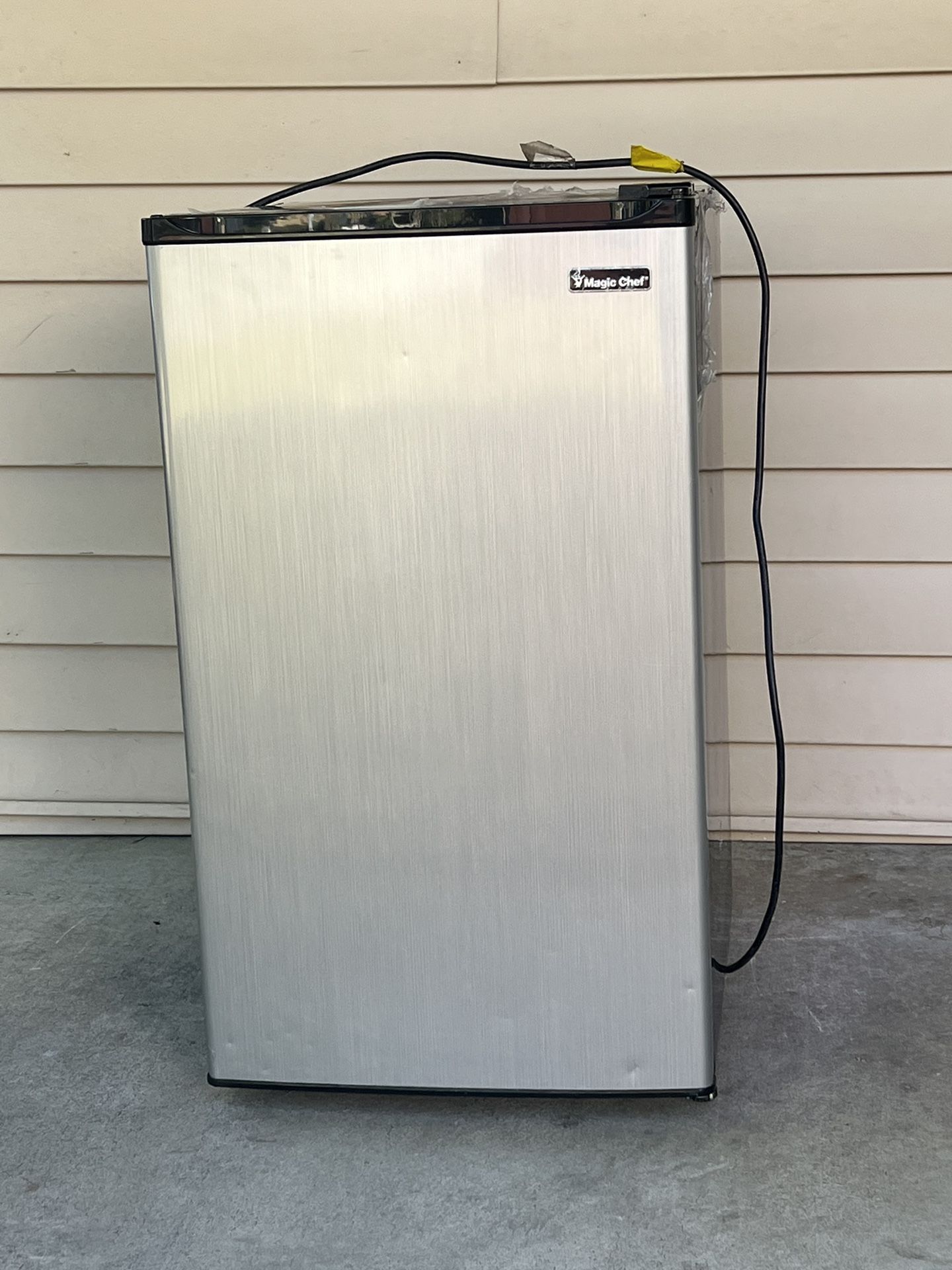 Magic Chef mini fridge