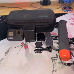 Go Pro Hero 8 Bundle 