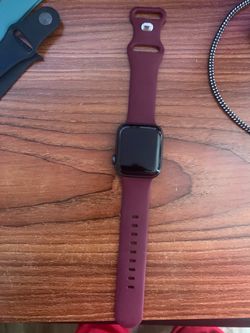 iWatch Series 3 (ALMOST NEW!!) + 7 BONUS BANDS/ACCESSORIES, CHARGING STATION, SPECIAL ADAPTER AND HOLDER