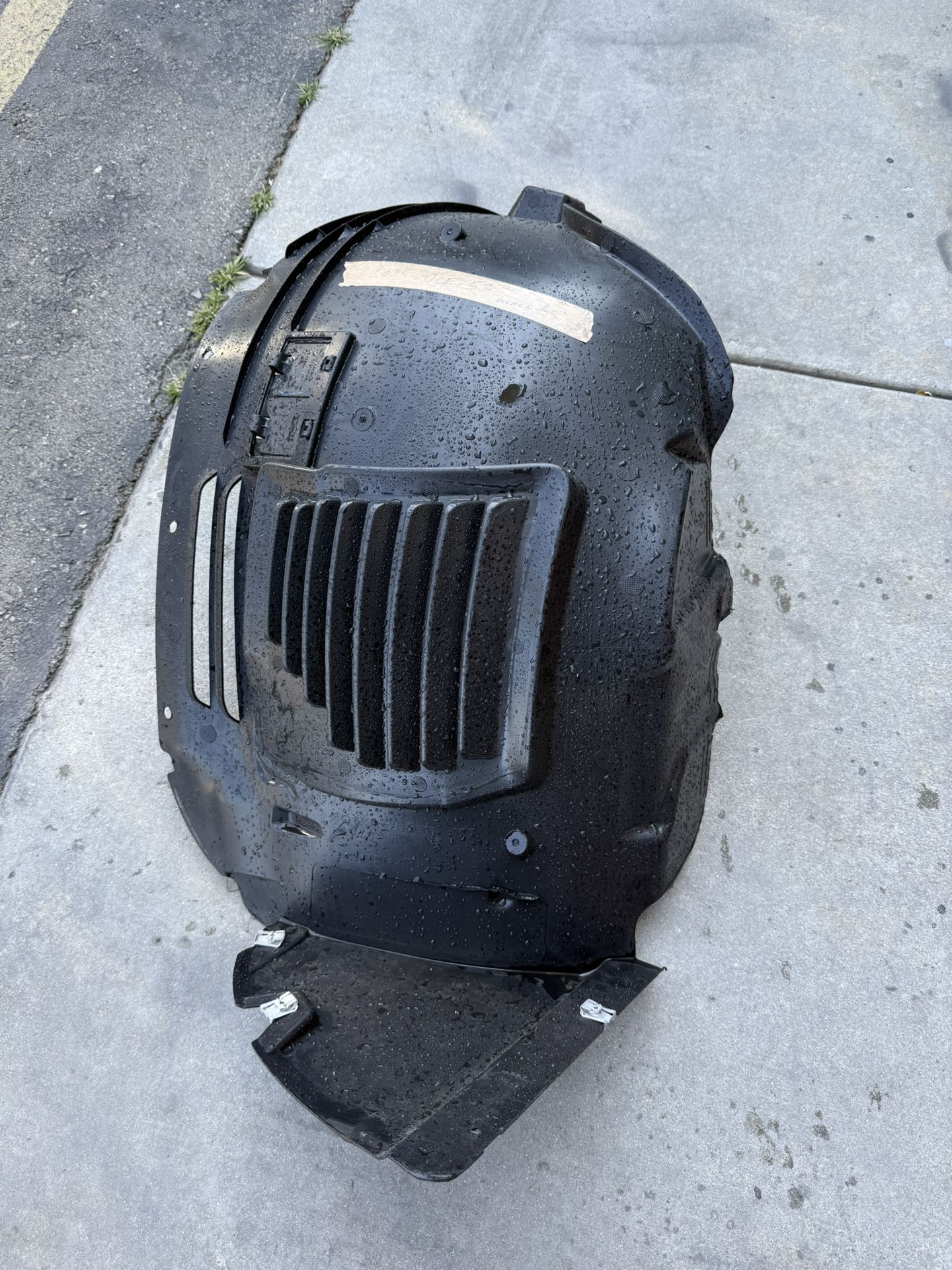 2025 Mercedes GLE53 Right fender liner