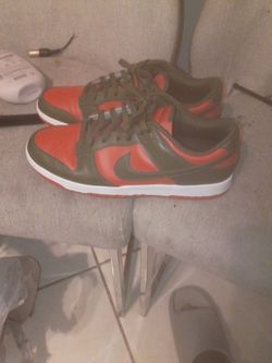Nike Low-Top Sneakers Olive Green and Orange