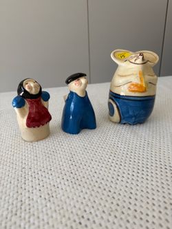 Sugar and salt pepper shakers