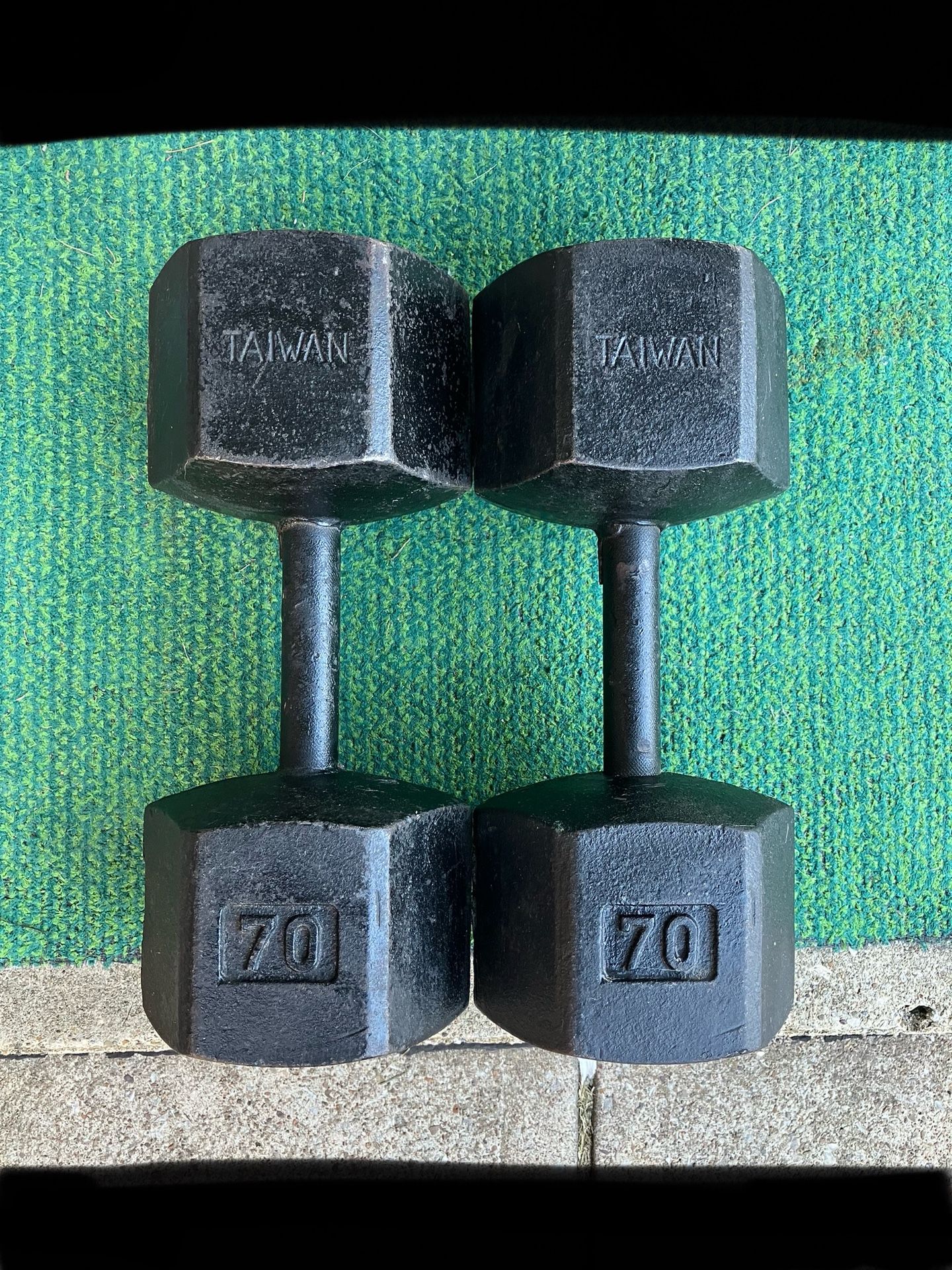 70 lb dumbbells 70lb 70lbs dumbbell set lbs total Cast Iron hex weights weight pair pounds pound