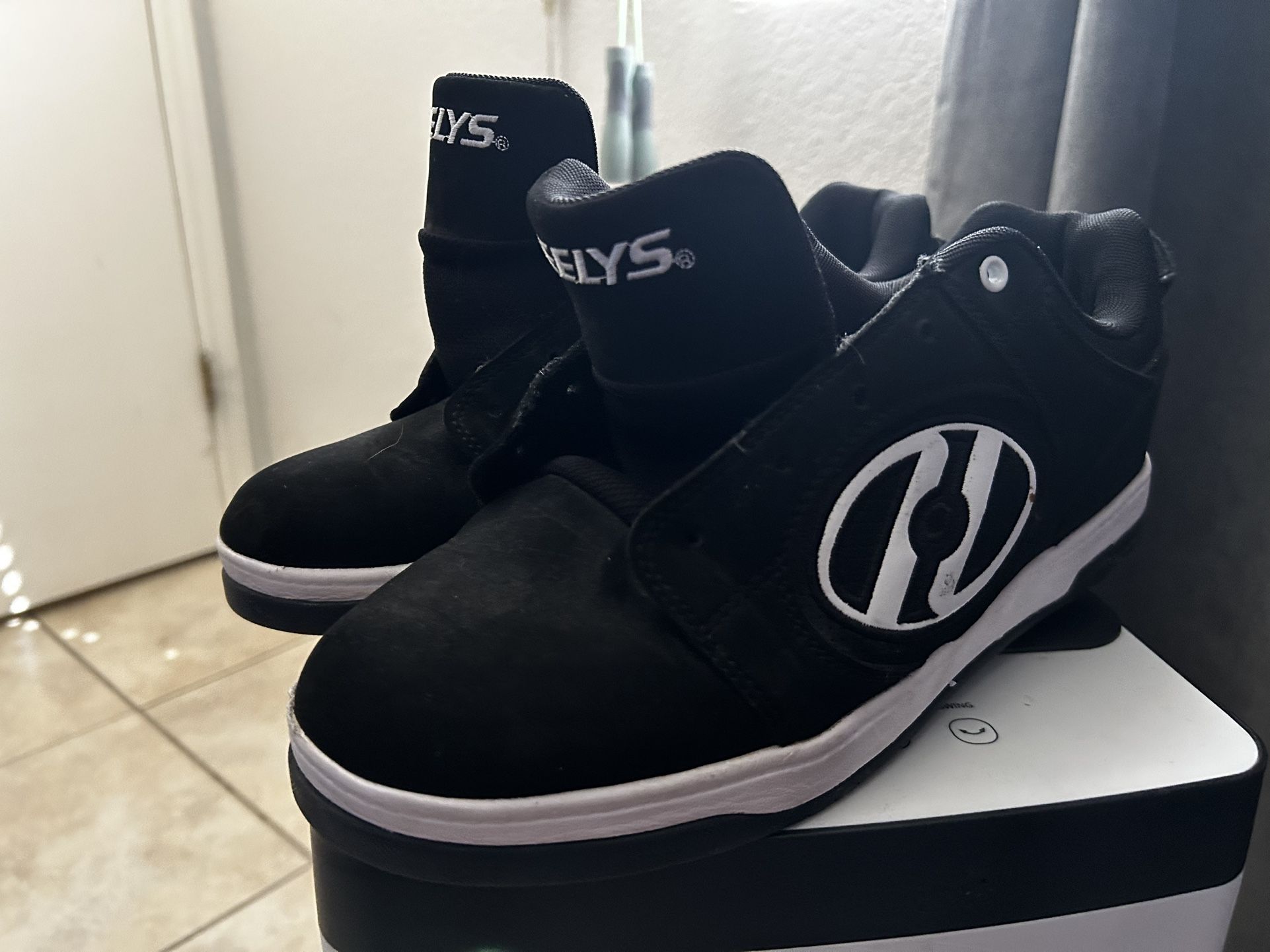 Heely’s No Laces Size 12