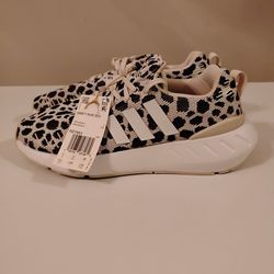 New W Tags Adidas  5 1/2 Youth  Shoe  Fits Size 7 In  Women 